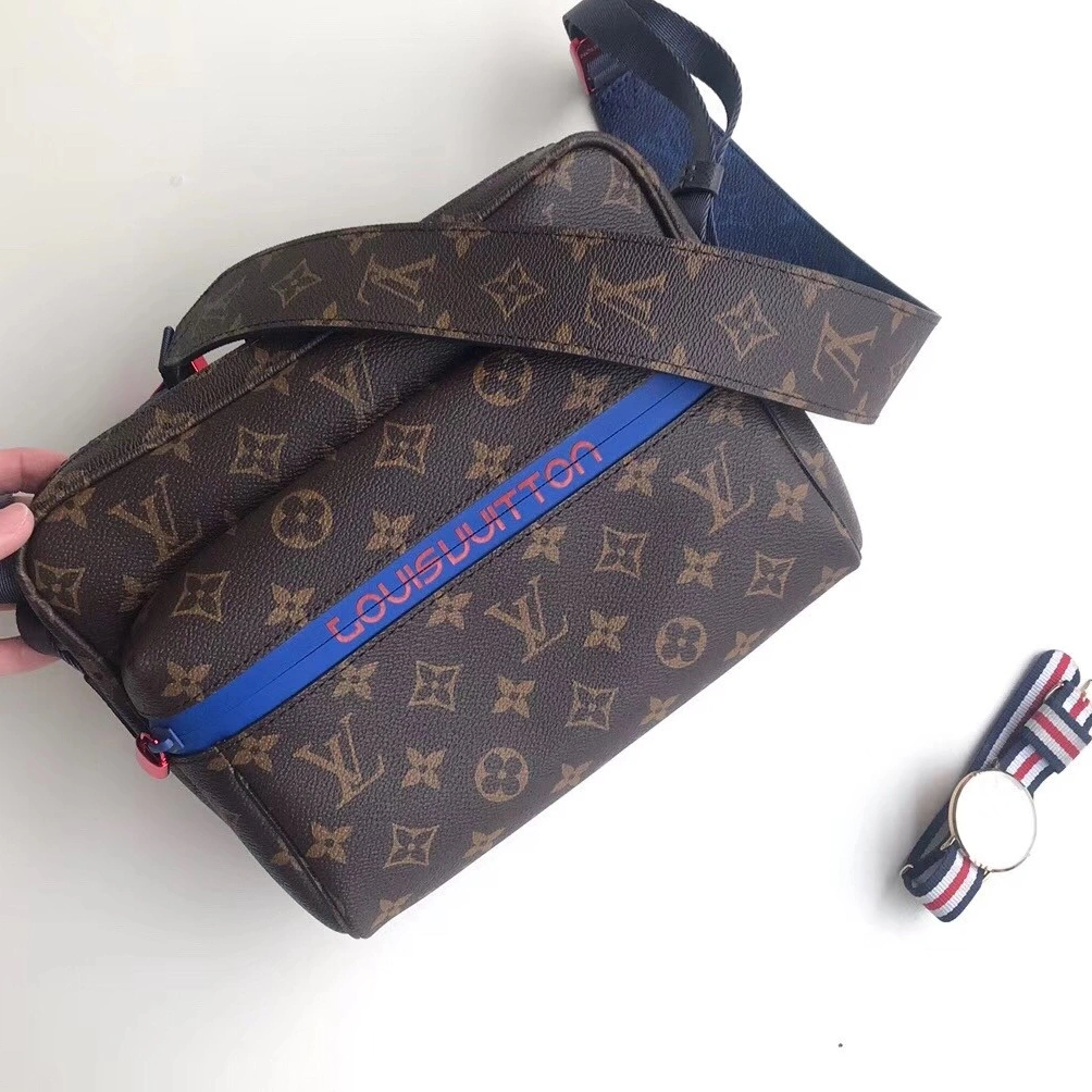 Vuitton Messenger Louis 0813